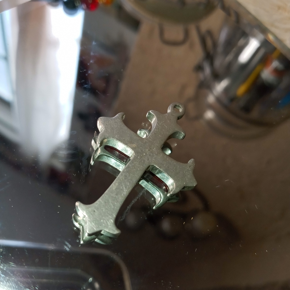 Cross charm - Picture 2 of 2